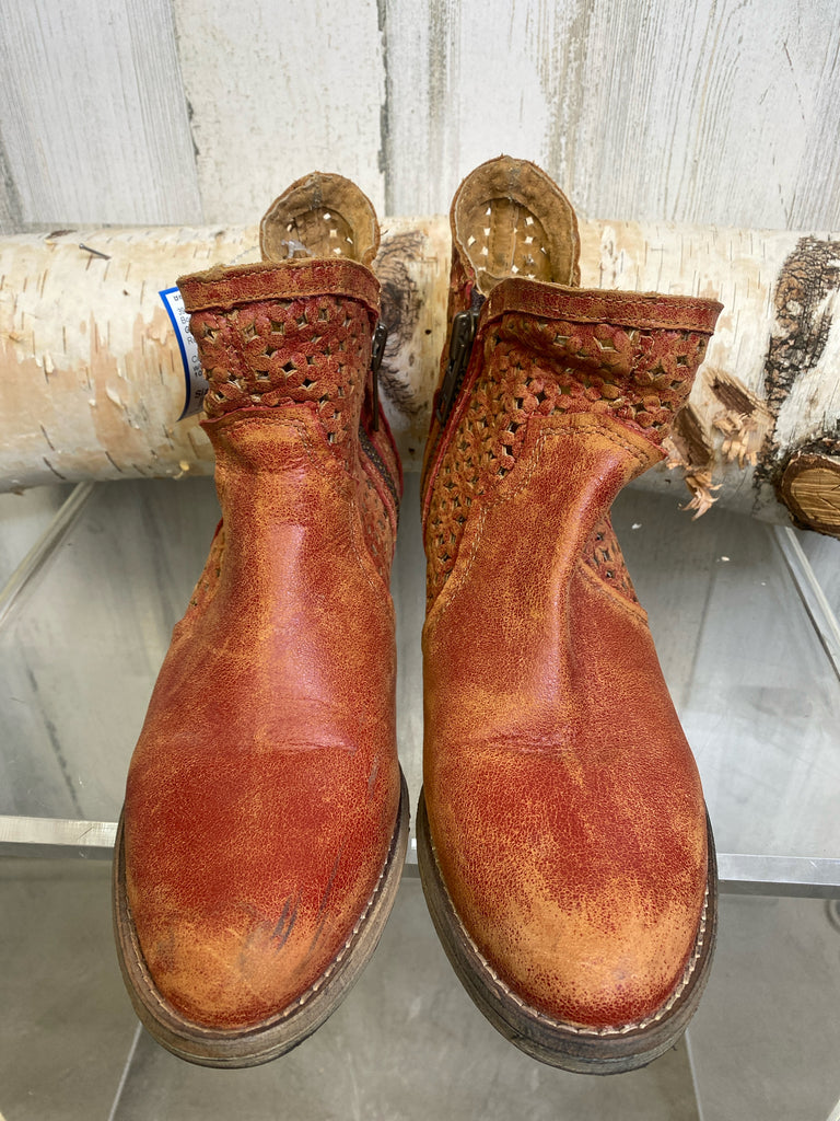 G Size 39 (8/8.5) Red/Brown Booties