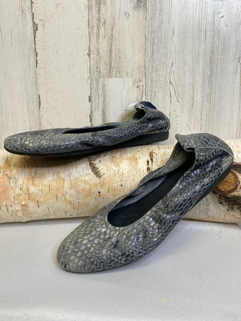 Size 41 (10/10.5) Gray Ballet Flat Flats