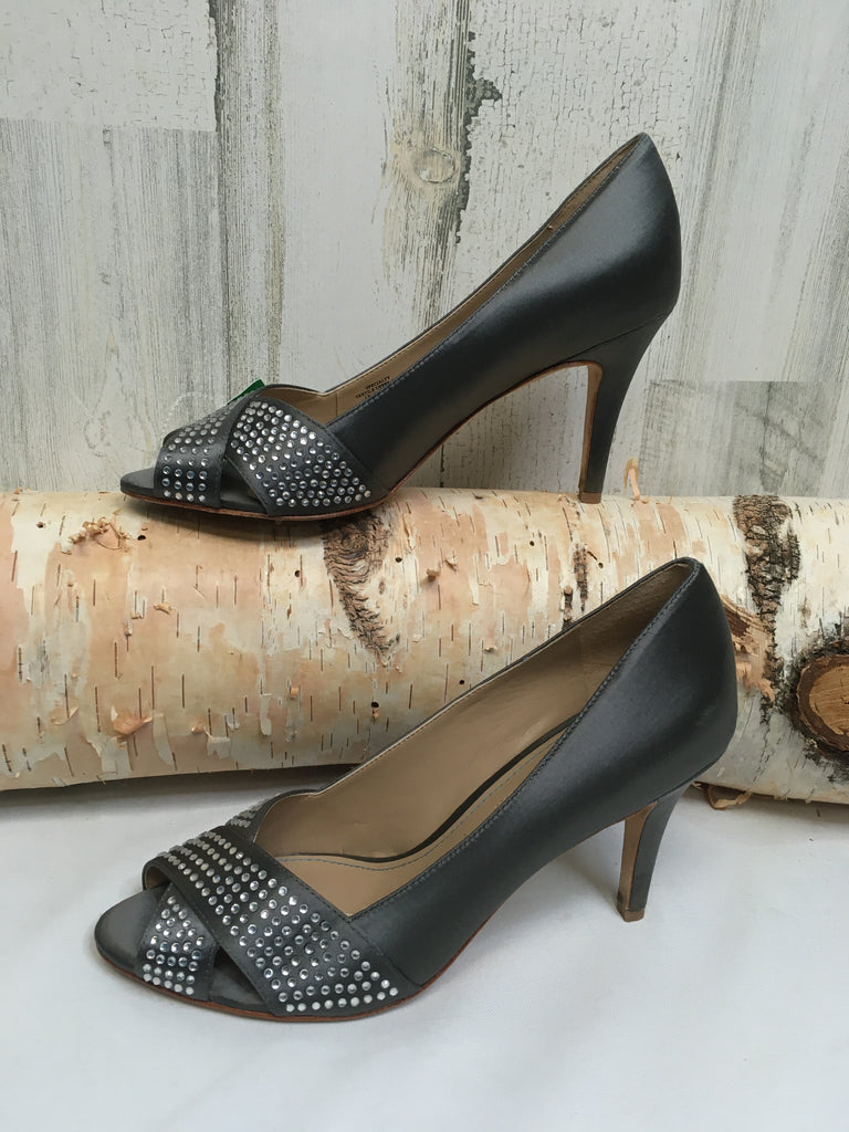 Size 6.5 Gray Heels
