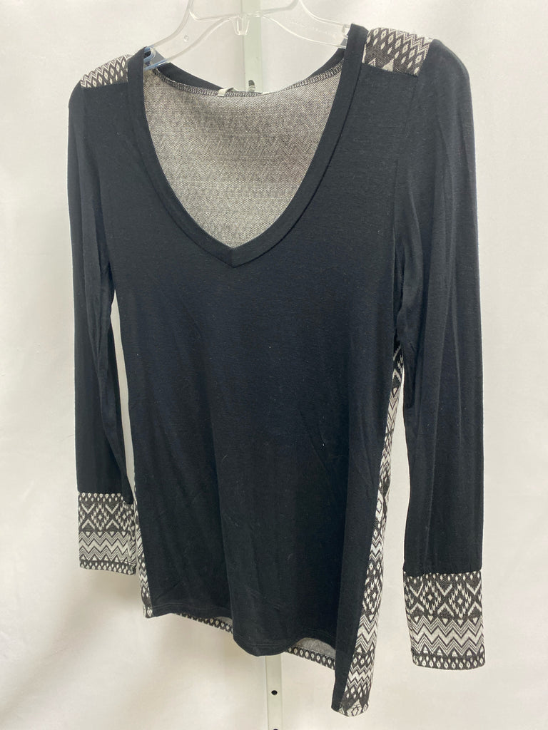 BKE Size Medium Black Long Sleeve Top