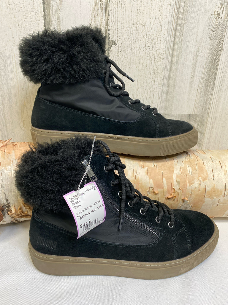 Cougar Size 9 Black Booties