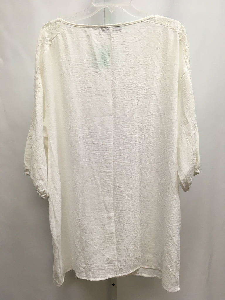 Size Medium White 3/4 Sleeve Tunic