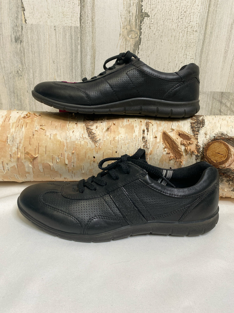Ecco Size 40 (9/9.5) Black Slip-ons