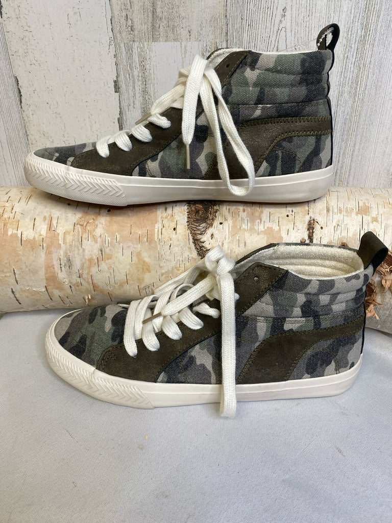 Maurices Size 9 Camoflouge Sneakers