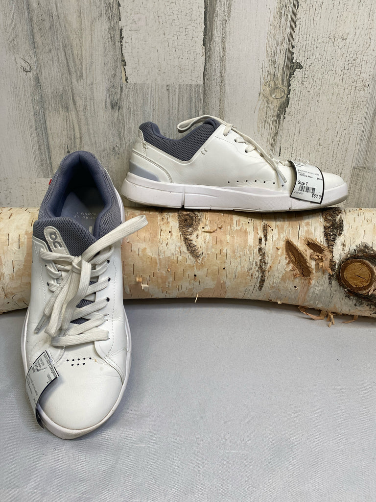 On Cloud Size 7 White Sneakers