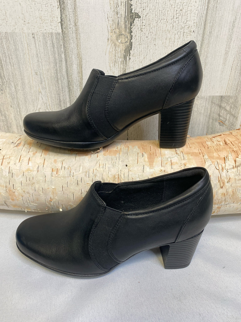 Clarks Size 8.5 Black Booties