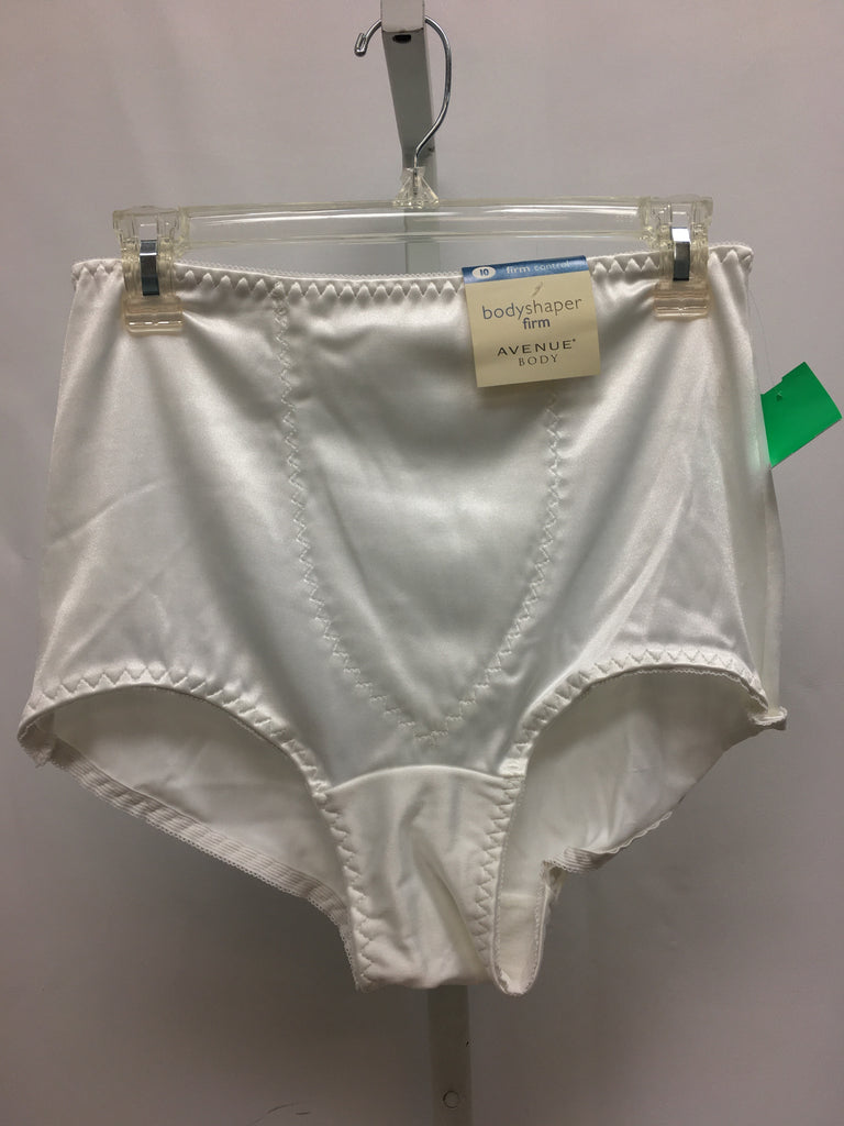 Size 10 Avenue White Panties