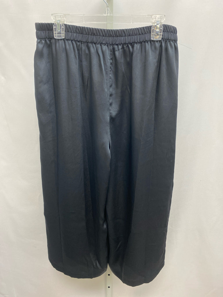 DKNY Size Medium Black Crop/Capri