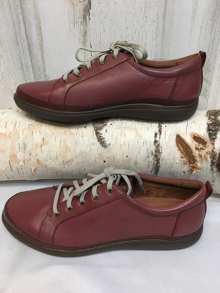Cobb Hill Size 10 Burgundy Sneakers