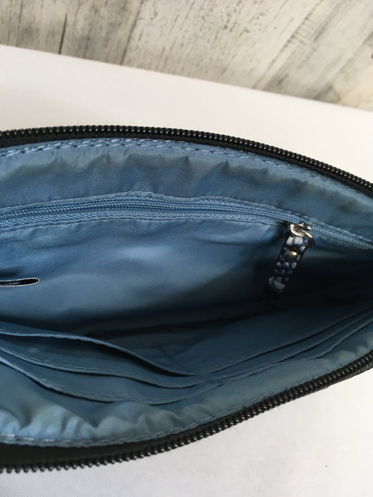 Nine West Blue/White Wristlet