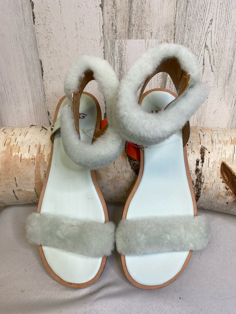 Ugg Size 7.5 Mint Sandals