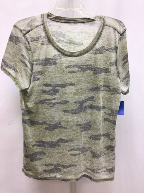 Lucky Brand Size Large Camoflouge Short Sleeve Top