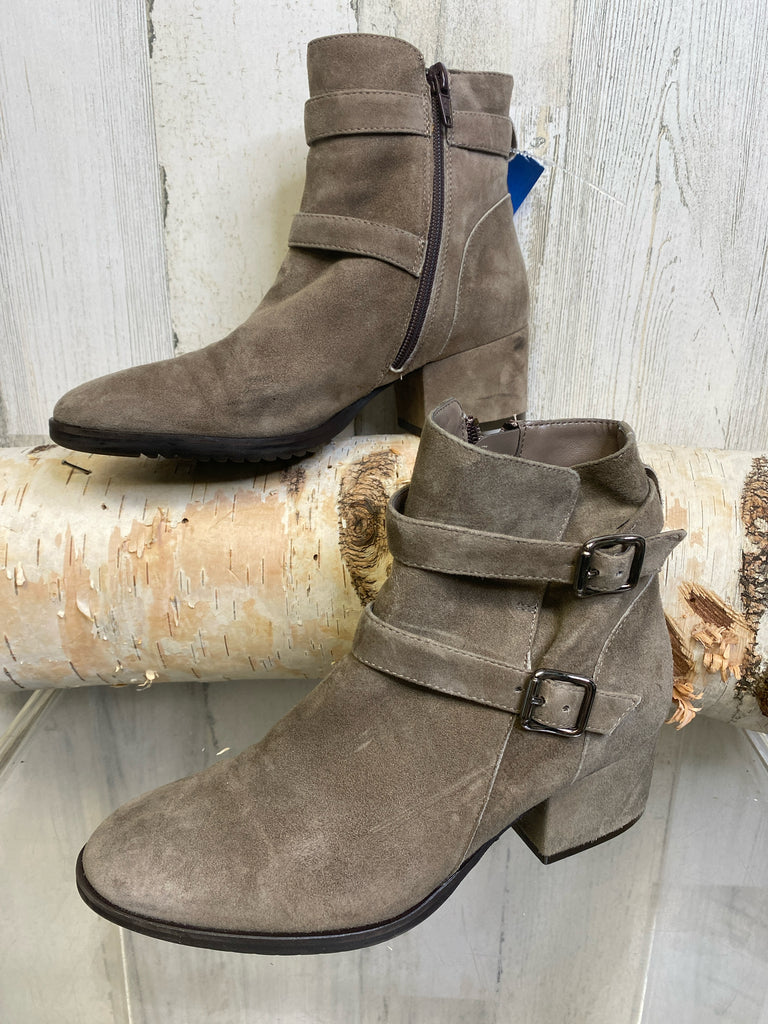 Meucci Size 6 Taupe Booties