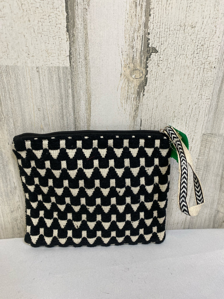 Black/White Wristlet