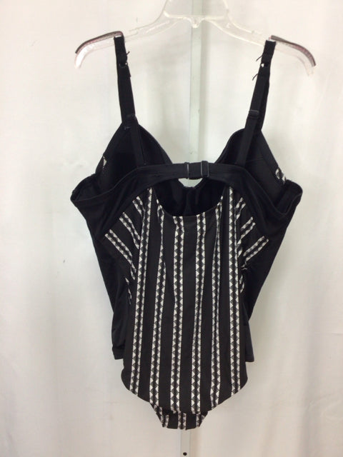 Torrid Size 3X Black Print Swimwear