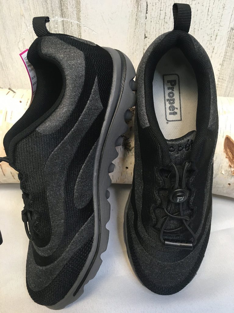 Prope't Size 7 Black/Gray Sneakers