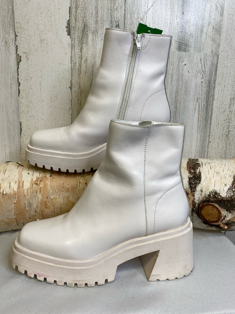 Steve Madden Size 7.5 White Boots