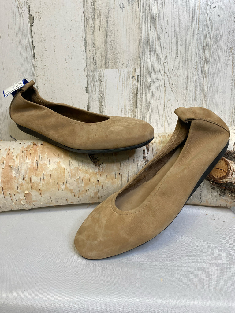 Size 41 (10/10.5) Tan Ballet Flat Flats