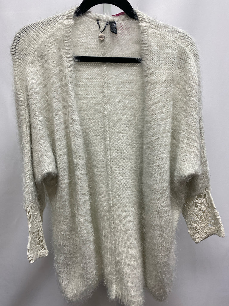 BKE Size Medium Cream Cardigan