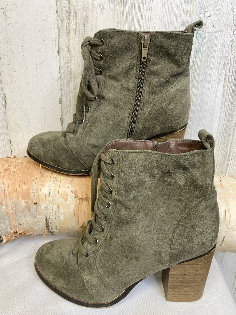 Candies Size 9 Olive Booties