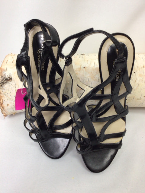 Naturalizer Size 8.5 Black Sandals