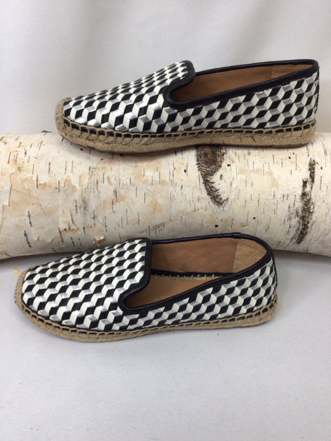 Vince Camuto Size 6.5 Black/White Slip-ons