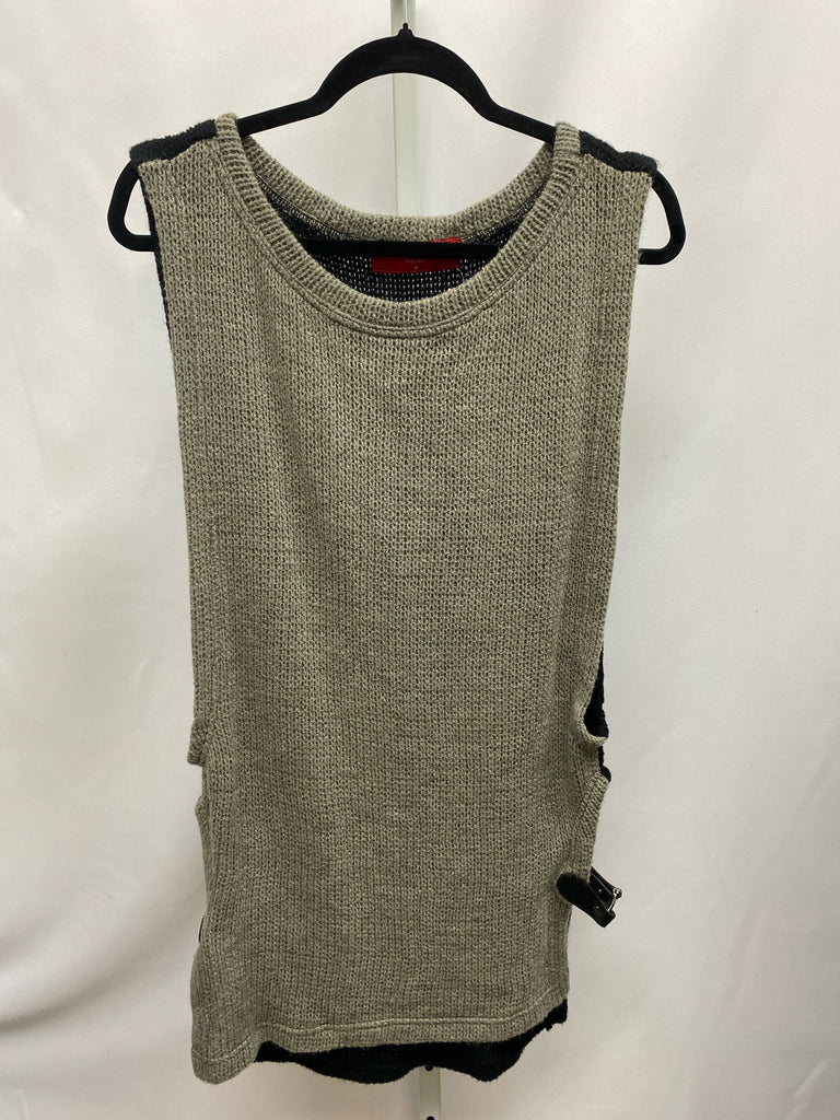 Akira Size Medium Black Vest/Top