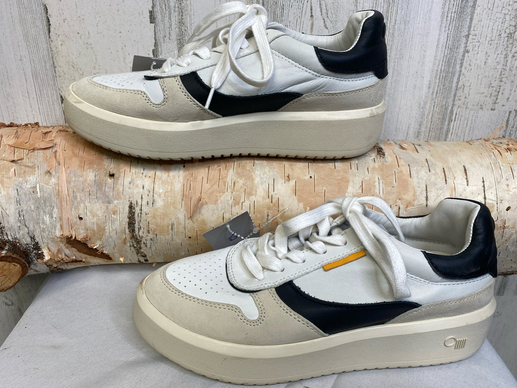 Oncept Size 8 White Sneakers