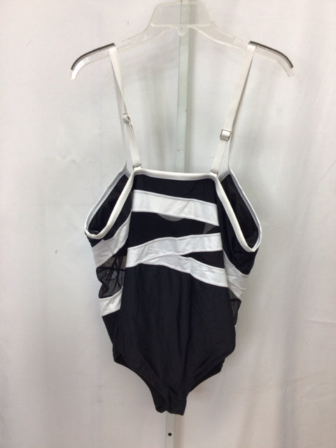 Size 2X Black/White Swimsuit Top Only