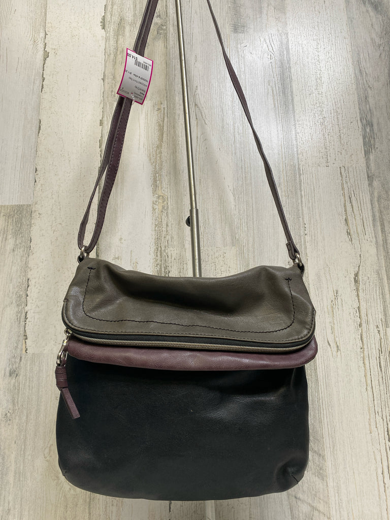 Relic Black/Gray Crossbody