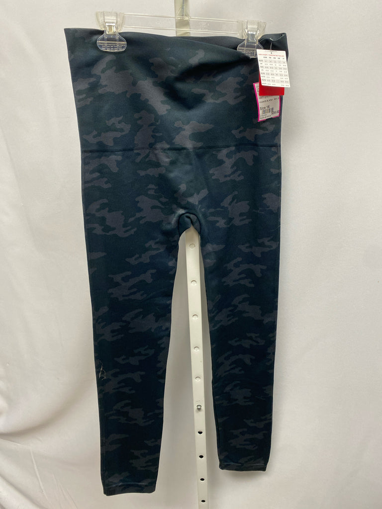 Spanx Size 1X Camoflouge Leggings