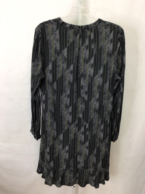 Size 6 wrap Gray Print Long Sleeve Dress