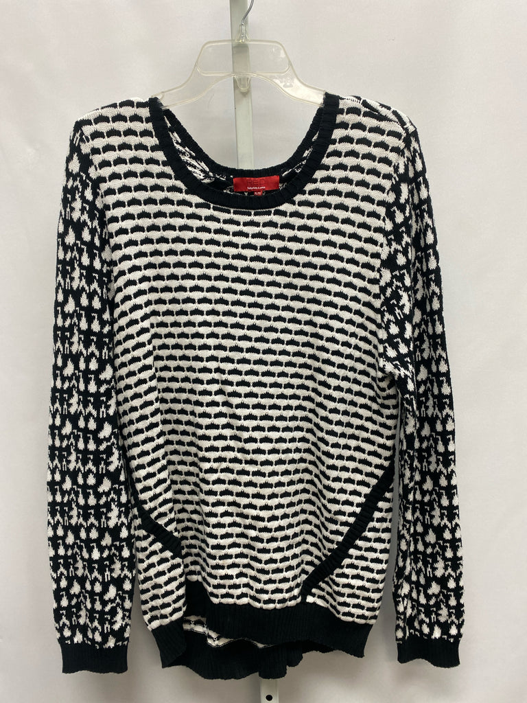 Red Size XL White/Black Long Sleeve Sweater