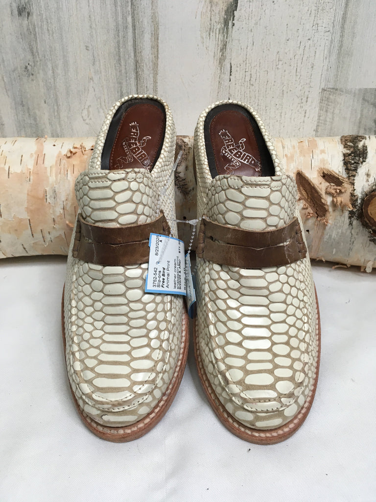 Free Bird Size 10 Animal Print Slip-ons