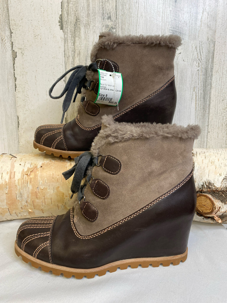 Ugg Size 9 Brown Booties