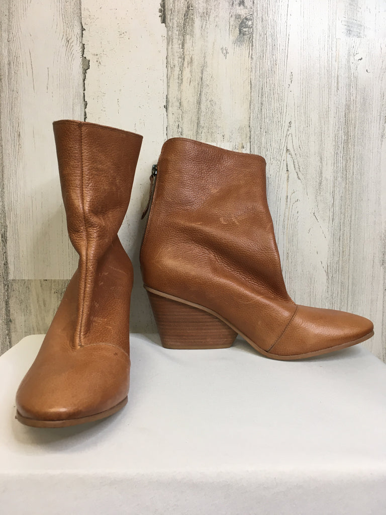 Matisse Size 9.5 Brown Booties