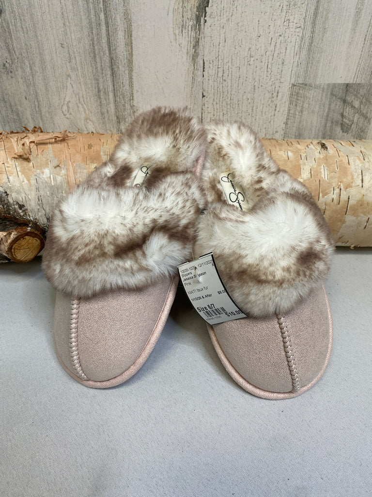 Jessica Simpson Size 6/7 Pink Slippers