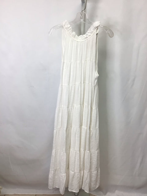 Aura Size Medium White Maxi Dress