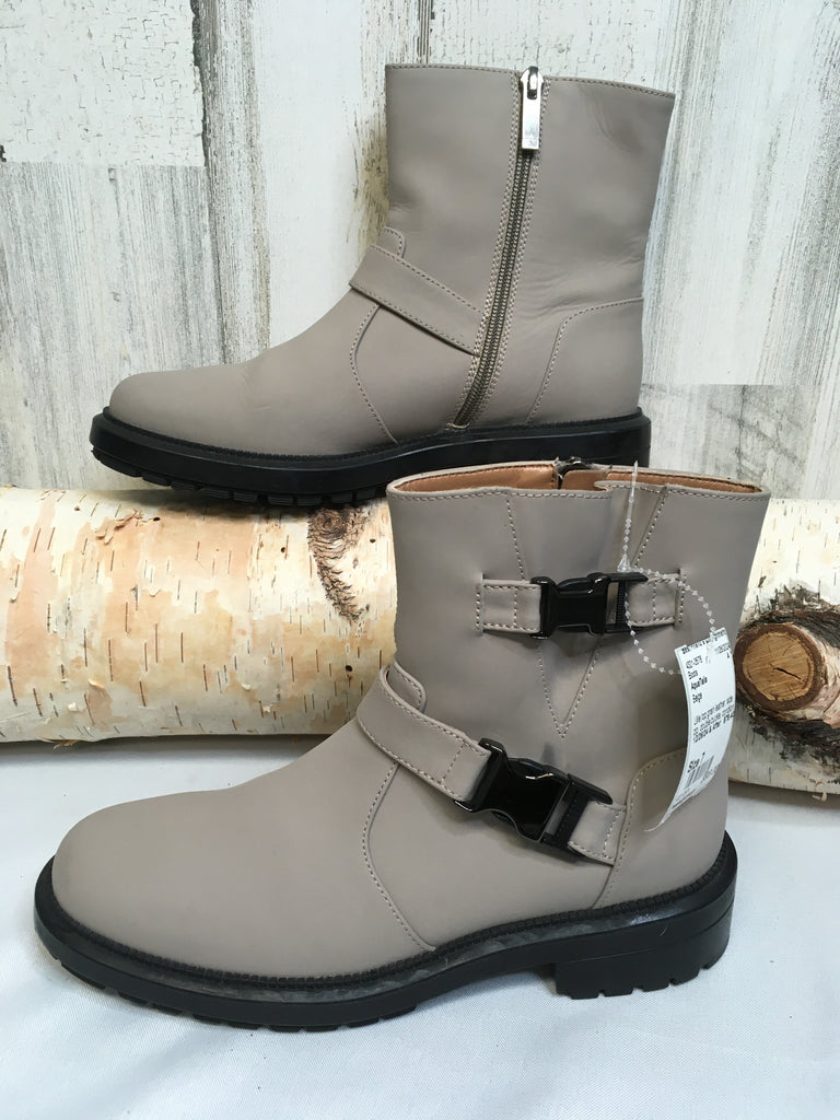 AquaTalia Size 7 Beige Boots