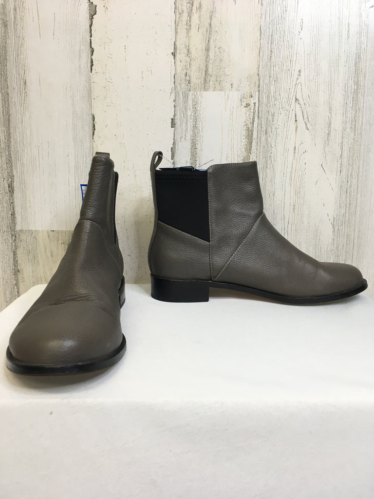 Size 7 Gray Booties