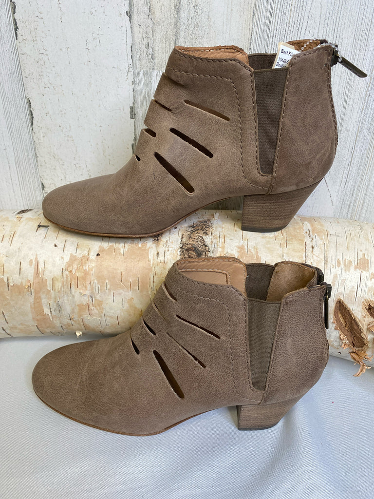 AquaTalia Size 6.5 Taupe Booties