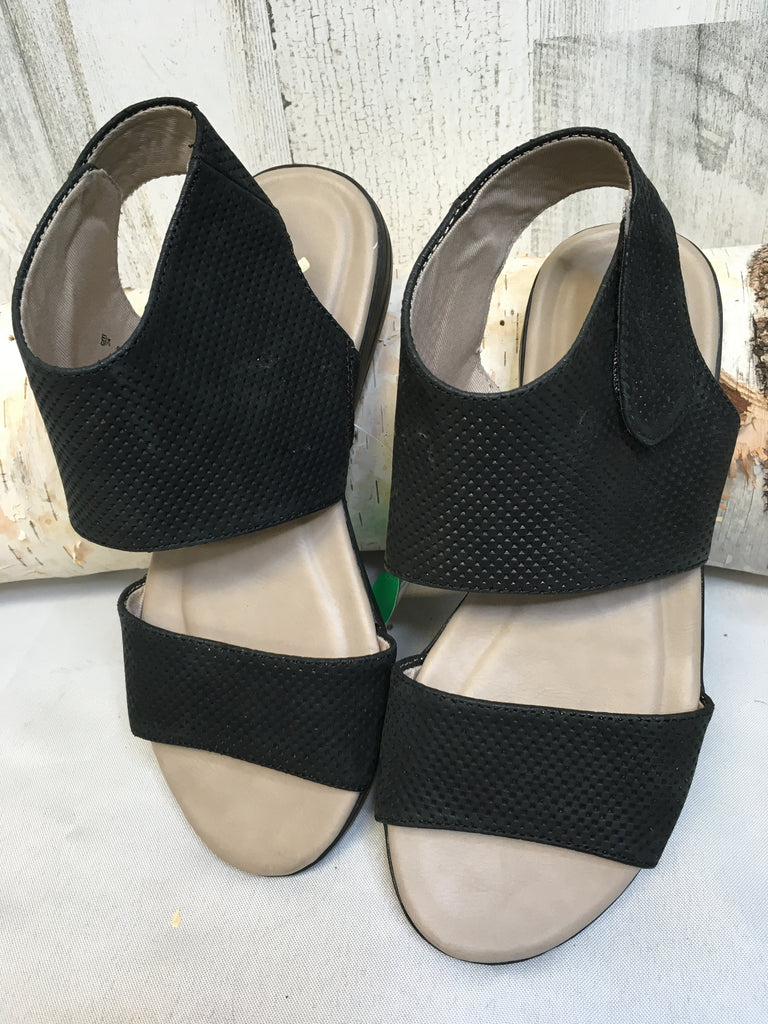 Naturalizer Size 7.5 Black Sandals