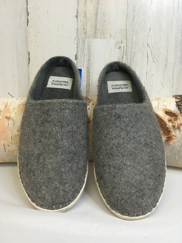 Size 9 Gray Slippers