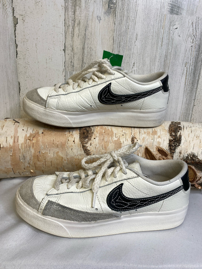 Nike Size 10 White Sneakers