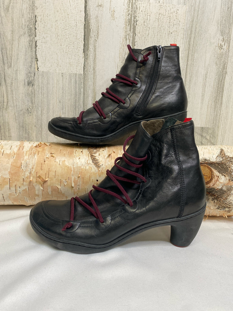 Campers Size 41 (10/10.5) Black Boots
