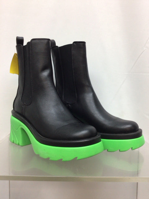 Size 7 Black/Green Boots