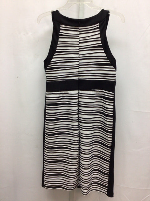 Size 8 R & M Richards Black/White Sleeveless Dress