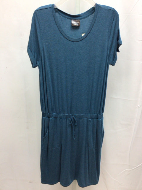 Size Medium 32 Degrees Cool Blue Short Sleeve Dress