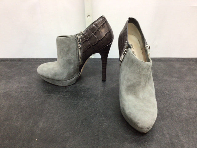 Michael Kors Size 9 Gray Designer Shoe