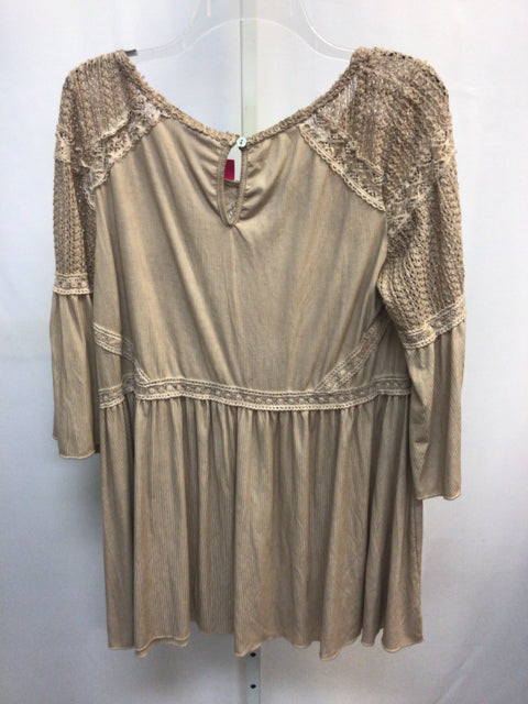 POL Size Large Beige 3/4 Sleeve Top